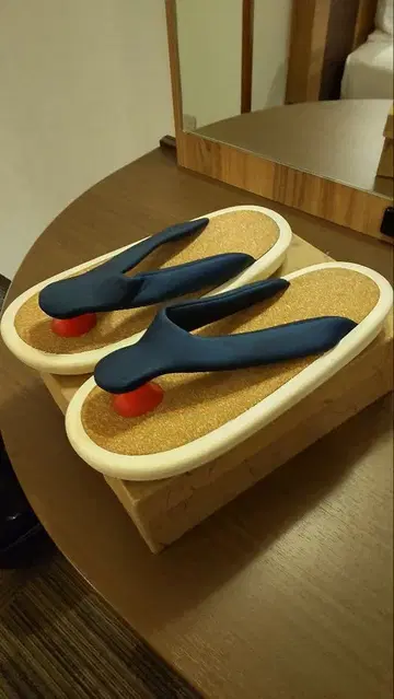 JOJO 통 토르크 샌들 트리컬러 코르크 화이트 네이비 레드