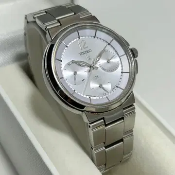 새상품 배터리 작동 SEIKO 세이코 루키아 스몰 세컨드 트리플 달력