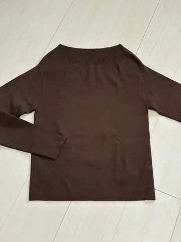 [ 새상품급 ] 브라운 긴팔 니트 CLOVE