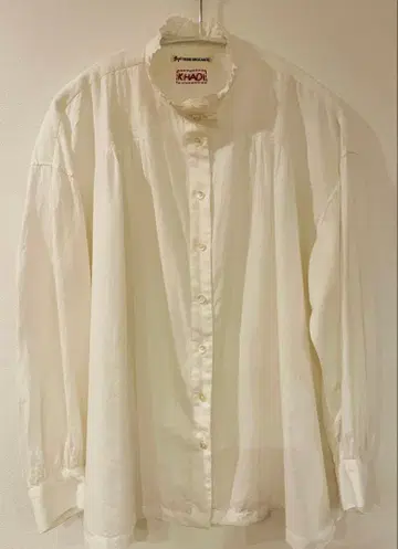 KHADI 프릴 장식 화이트 셔츠