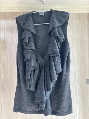 TOMASO 프릴 슬리브리스 니트 베스트 이탈리아 사이즈 48 L 사이즈