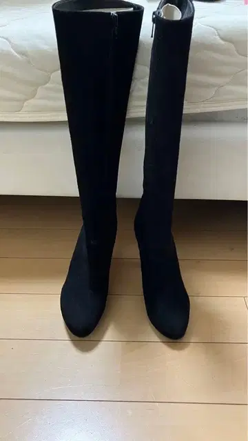 블랙 스웨이드 롱 부츠 하이힐