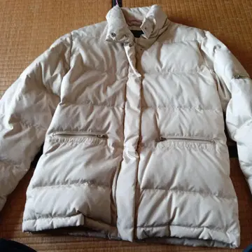 화이트 다운 자켓 퀼팅