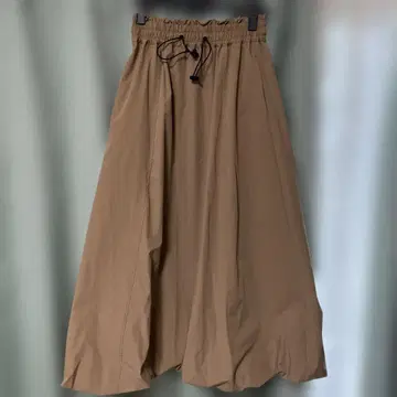SALOON 베이지 스커트 허리밴딩