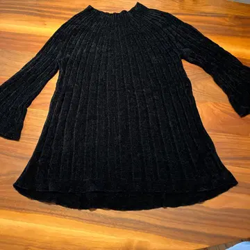 너무 파이지 않은 둥근넥 니트