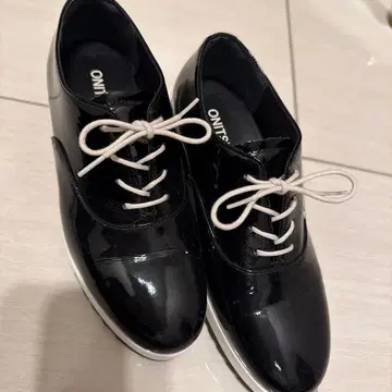 오니츠카타이거 에나멜 블랙 웨지솔 신발 새상품급