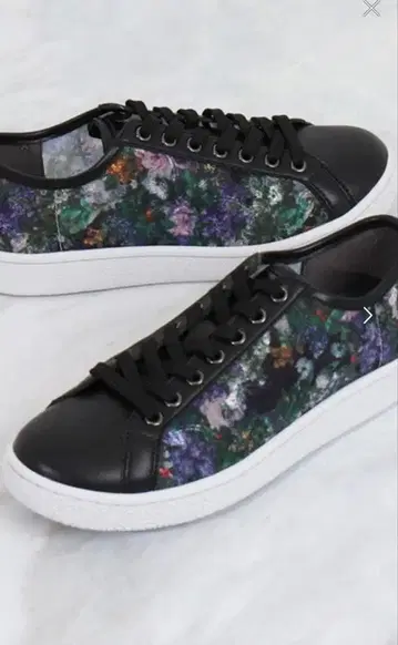 +diana [ 회화 시리즈 스니커즈 ] 블랙 꽃무늬 레이스업