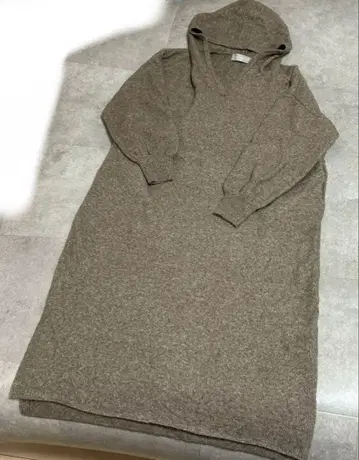 Audrey and John Wad 키넥 후드 니트 원피스 롱