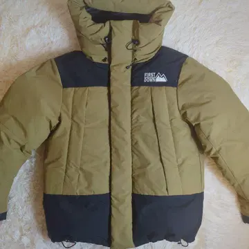 FIRST DOWN 후드 부착 다운 자켓 카키/블랙