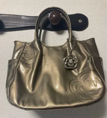 클레이 서스 메탈릭 골드 핸드백