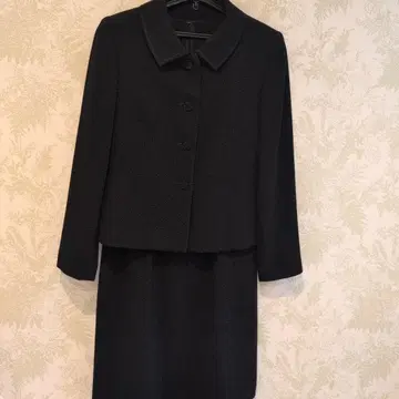 블랙 자켓과 원피스 세트