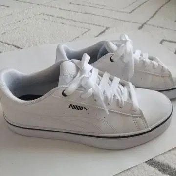 PUMA 화이트 스니커즈 로우컷