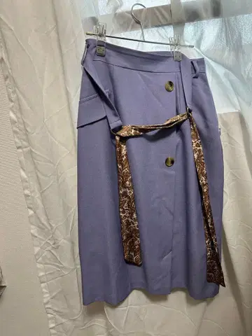 Fabulous 연보라 타이트 스커트 버튼 포함