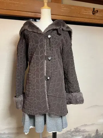 CRIER 크리에 브라운 크로커다일 패턴 코트