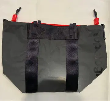 토폴로지 토트백 블랙 레드