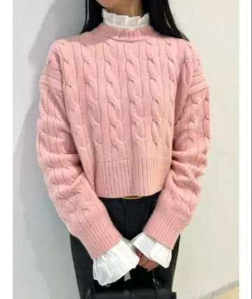 울 혼방 짧은 기장 케이블 니트 풀오버