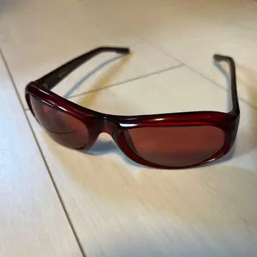 폴스미스 아이웨어 빨간색 박스 있음