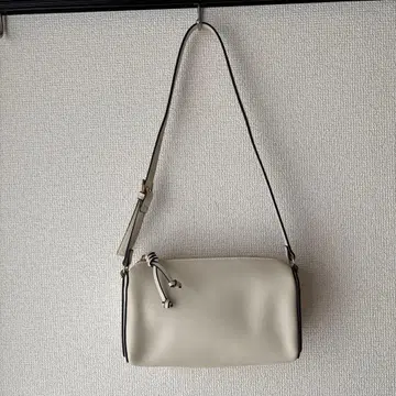 H&M 아이보리 합성 피혁 숄더백