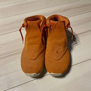Jordan 18 오렌지 하이컷 스니커즈
