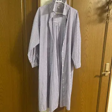 보라색과 화이트 스트라이프 롱 셔츠 원피스