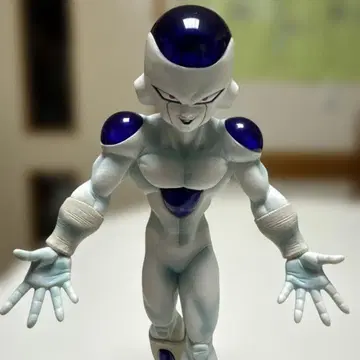 프리저 최종 형태 피규어 (하자품)