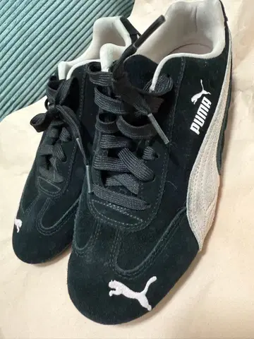 PUMA 블랙 x 핑크 스니커즈