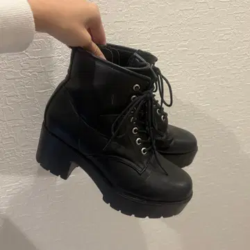 레이스업 숏 부츠 블랙