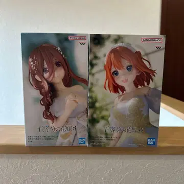 5등분의 신부 나카노 미쿠 & 나카노 네잎 피규어 2체 세트