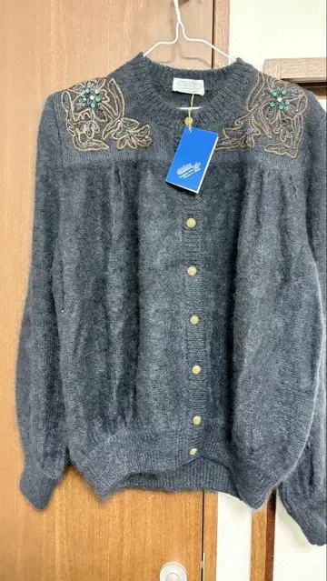 Miss VIP 비즈 자수 긴팔 가디건 그레이