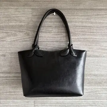 토트형 핸드백 외부 지퍼 포켓 부착