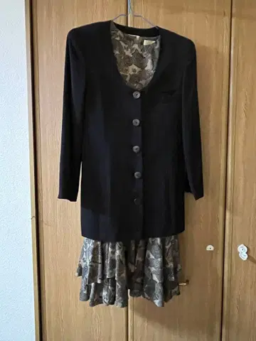 버튼 달린 자켓 프릴 스커트 9호