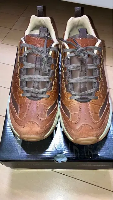 SKECHERS PREMIUM 브라운 스니커즈