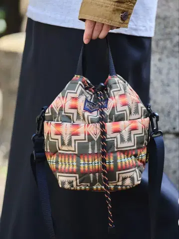 [ KiU x 펜들턴 ] 패디드 포켓터블 미니백 하딩 네이비