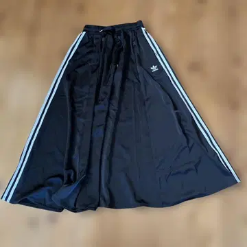 adidas 블랙 플레어 스커트