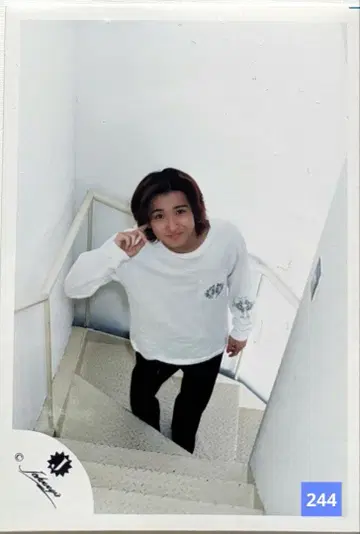 아라시 오노 사토시 공식 사진 (244) 초기 구 J 로고