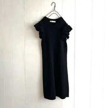 ZARA 블랙 슬리브리스 원피스