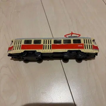 철도 모형 0408 크림색과 빨간색