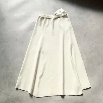 택 포함 새상품 두지엠 클라세 Heartrich 플레어 스커트 화이트