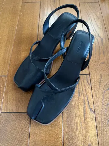 LE VERNIS 루벨니 누디 플립플랍 블랙 24.5cm