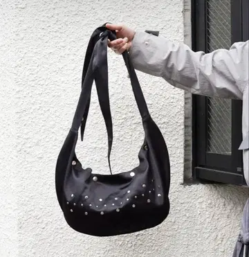 the world is your oyster 25ss 숄더백