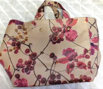[ 새상품급 ] FURLA 꽃무늬 토트백 니콜라이 버그만 한정판 가죽