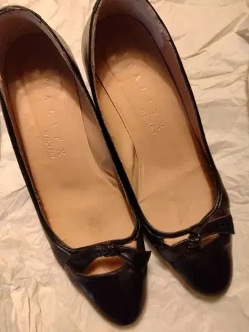 스페인산 블랙 로우힐 신발