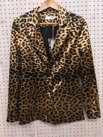 새상품 수입 MESHKI 표범 무늬 싸개 버튼 새틴 테일러드 자켓