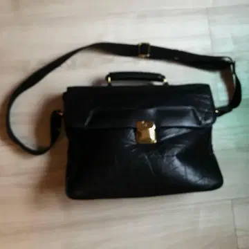 헌팅월드 빈티지 바추 가죽 숄더백