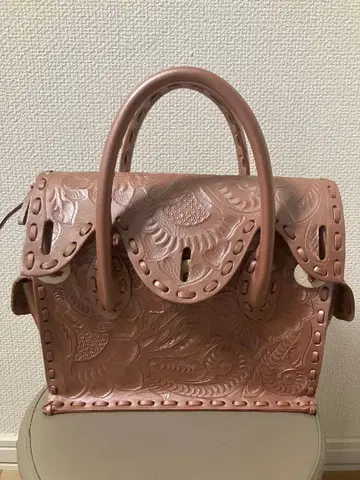 GRACE CONTINENTAL 카빙 백