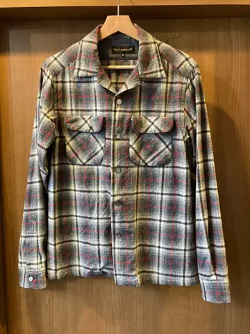 A Vontade 체크 무늬 울 혼방 셔츠 M 사이즈