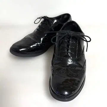 콜한 광택 블랙 레이스업 로퍼