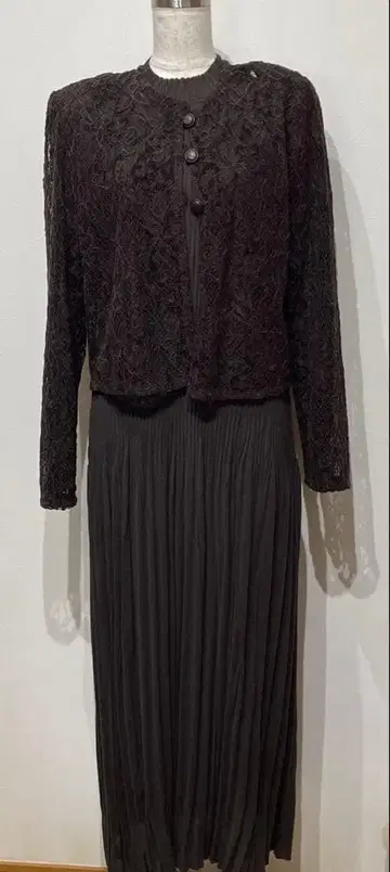 레이스 자켓 포함 다크 브라운 드레스