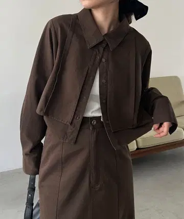 [ 카프리슈 레마쥬 ] 코튼 크롭 셔츠 브라운