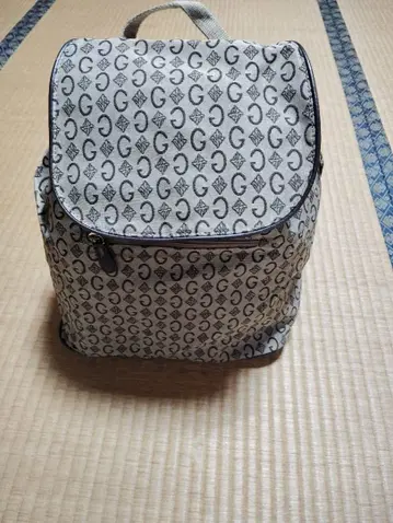 G 로고 디자인 백팩
